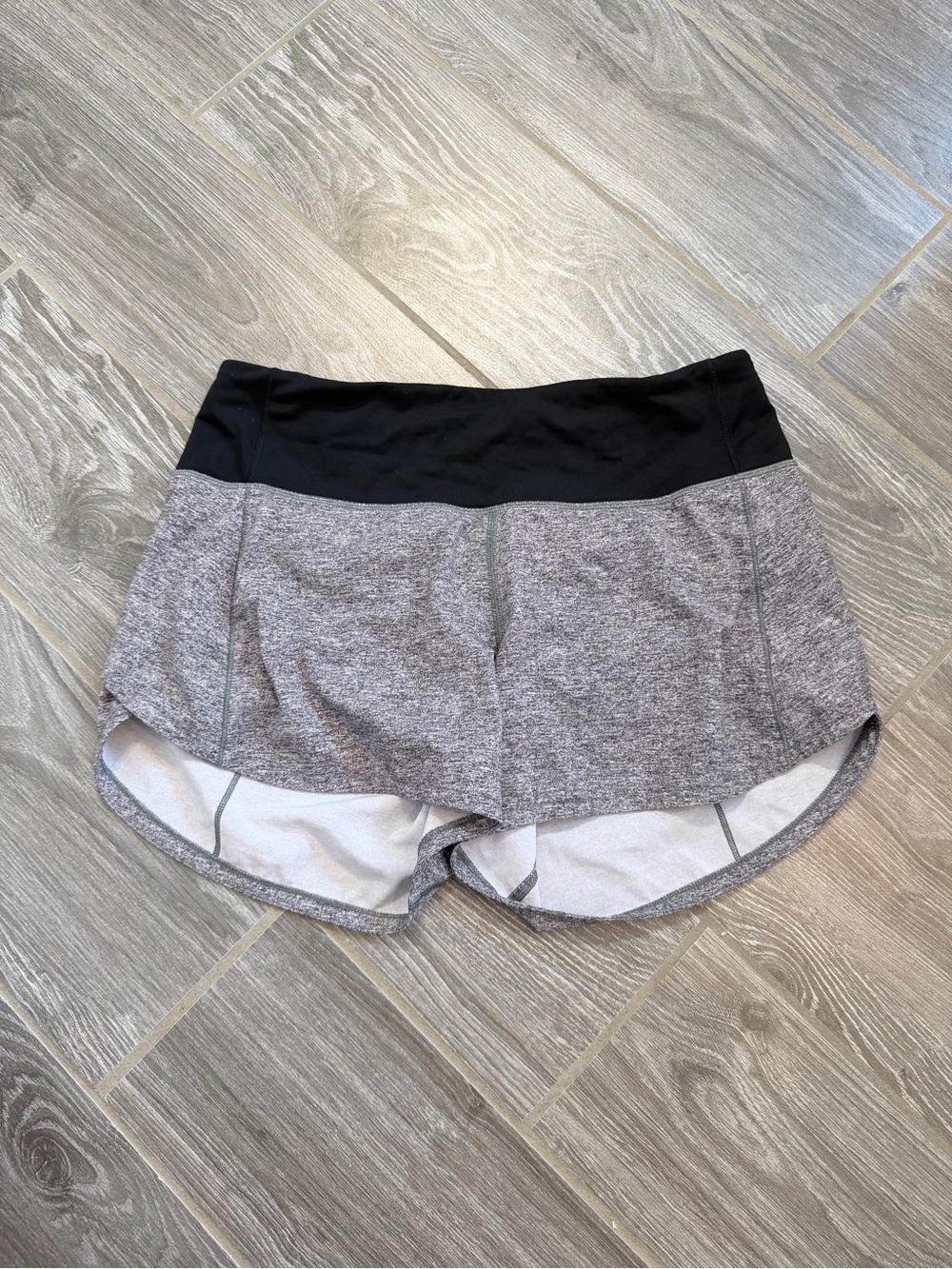 lululemon athletica Heathered Gray Speed Shorts with liner EUC size 4